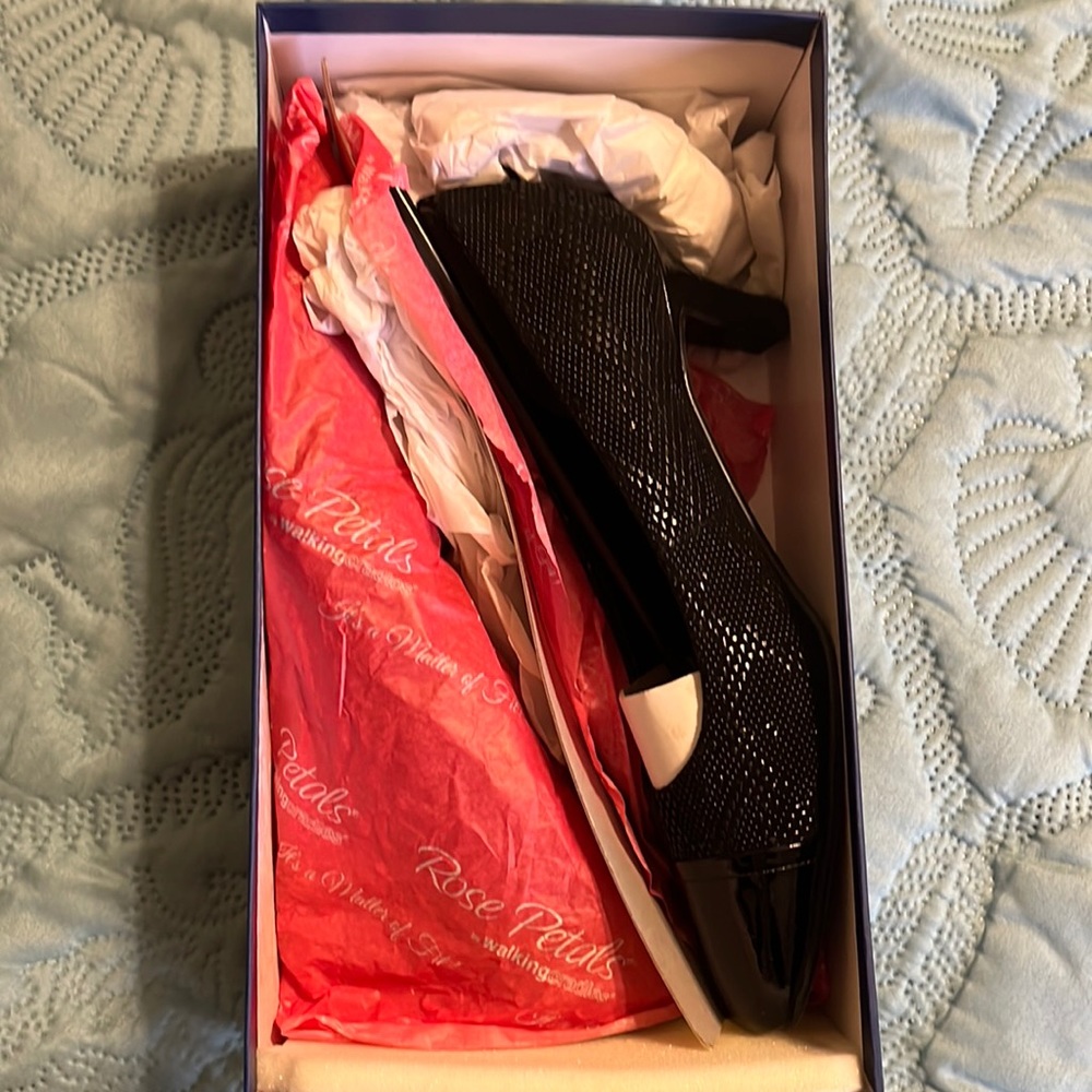 (#106)NWT ladies black dress shoes by Rose Petals/walking Cradles. Size 6 1/2N - Picture 2 of 16